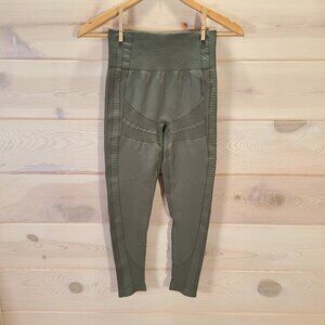 Fresought Women's size XS Workout Leggings Activewear Olive Green Stretch Capri